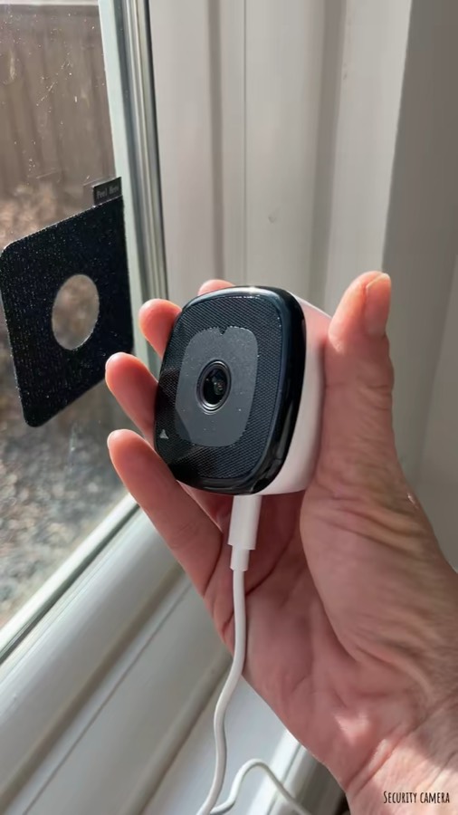 Hand mounting a Girafit security camera to a window