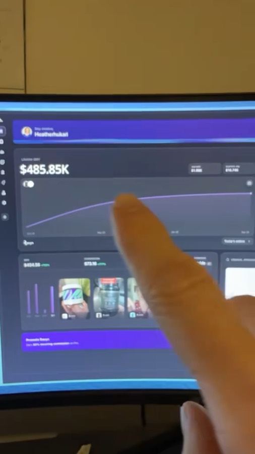 Heather pointing at her Ravyn analytics dashboard showing $485.85K in lifetime GMV